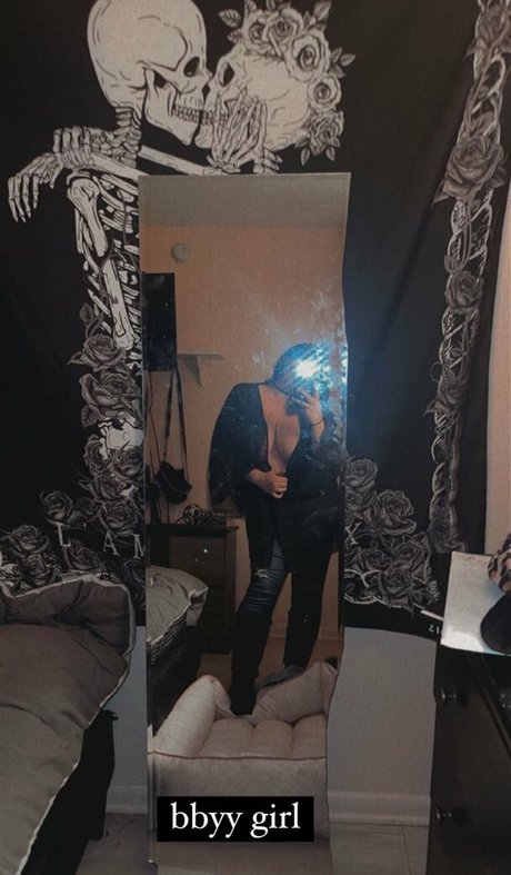 shemale outdoor onlyfans naked img