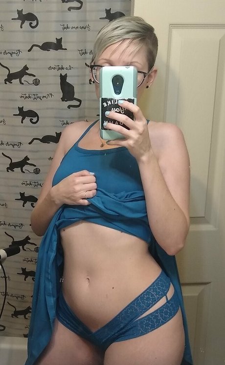 ikuyikuy model hot photos