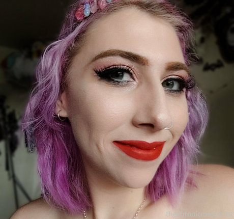 skinny milf onlyfans top img