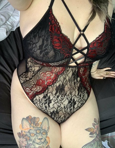 hazeybliss art model picture