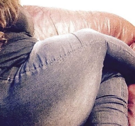 RainIsWet model sex pic