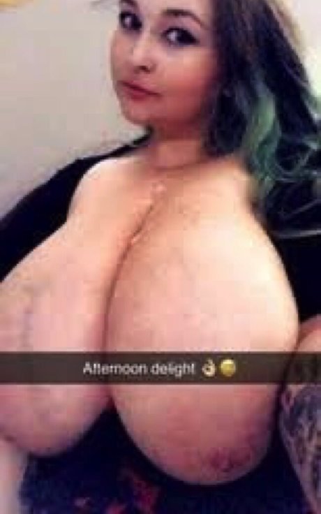 RainIsWet nude model pic