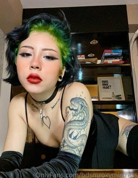 bdsmroxymistress naked model photo