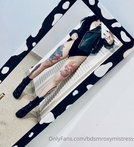 bdsmroxymistress Photo Gallery