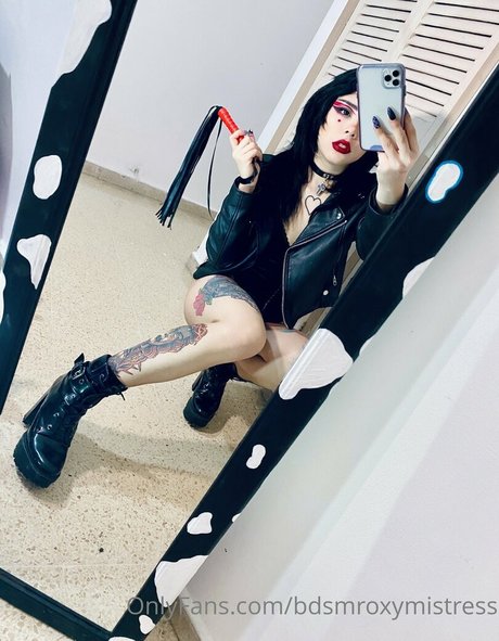 bdsmroxymistress model art pic