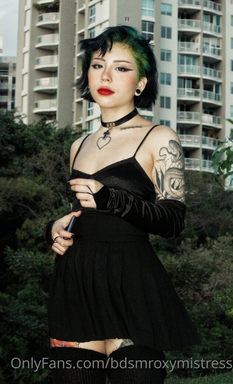 bdsmroxymistress pornographic model gallery